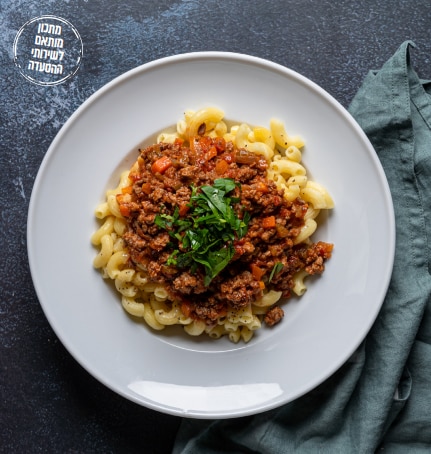 פסטה חצי סהר עם רוטב בולונז פסטה חצי סהר עם רוטב בולונז